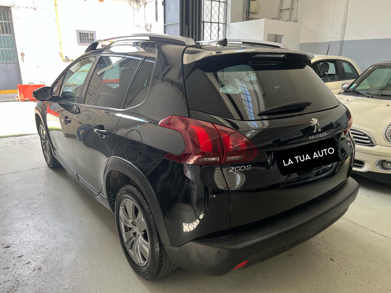 Peugeot 2008 PureTech 82 S&S Signature
