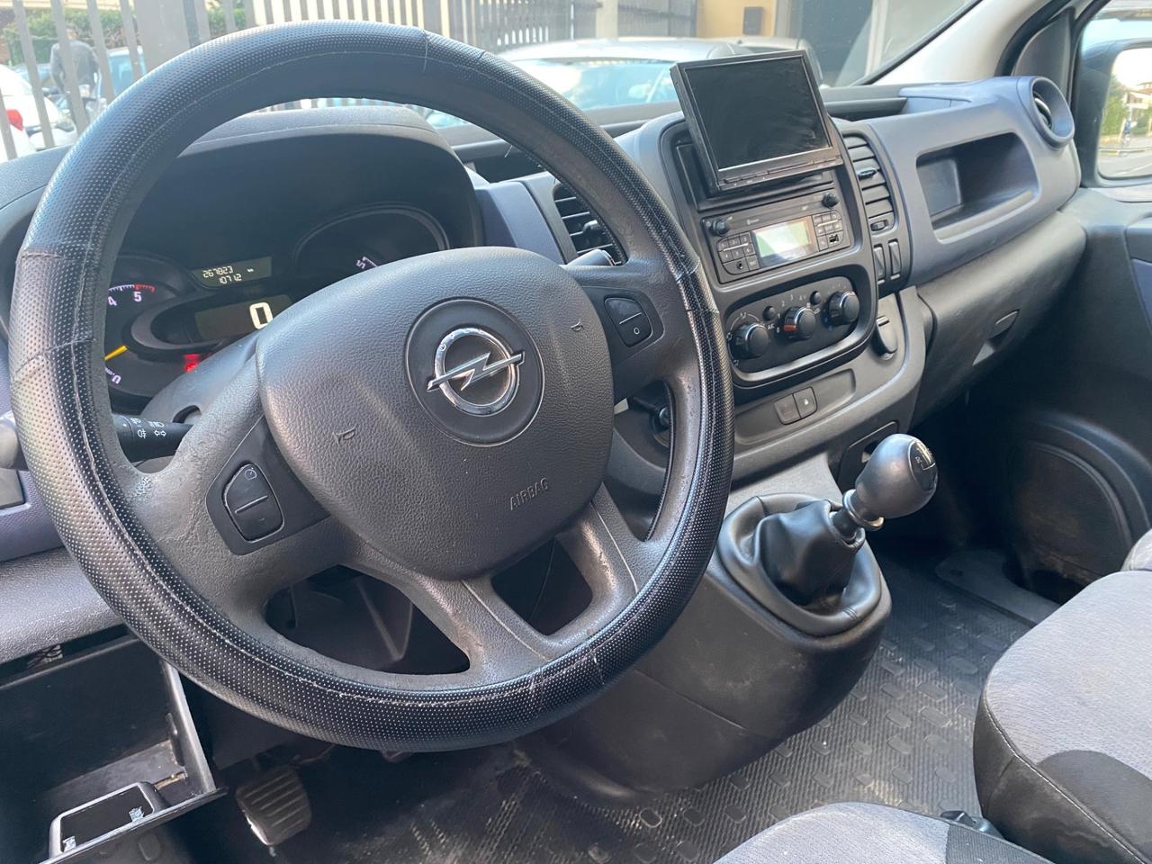 Opel vivaro disel 3 posti