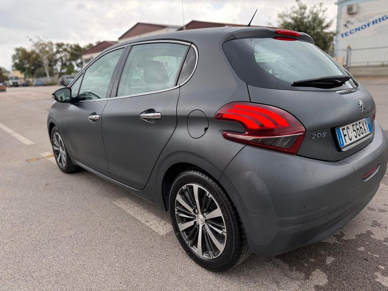 Peugeot 208 PURETECH 5P ALLURE