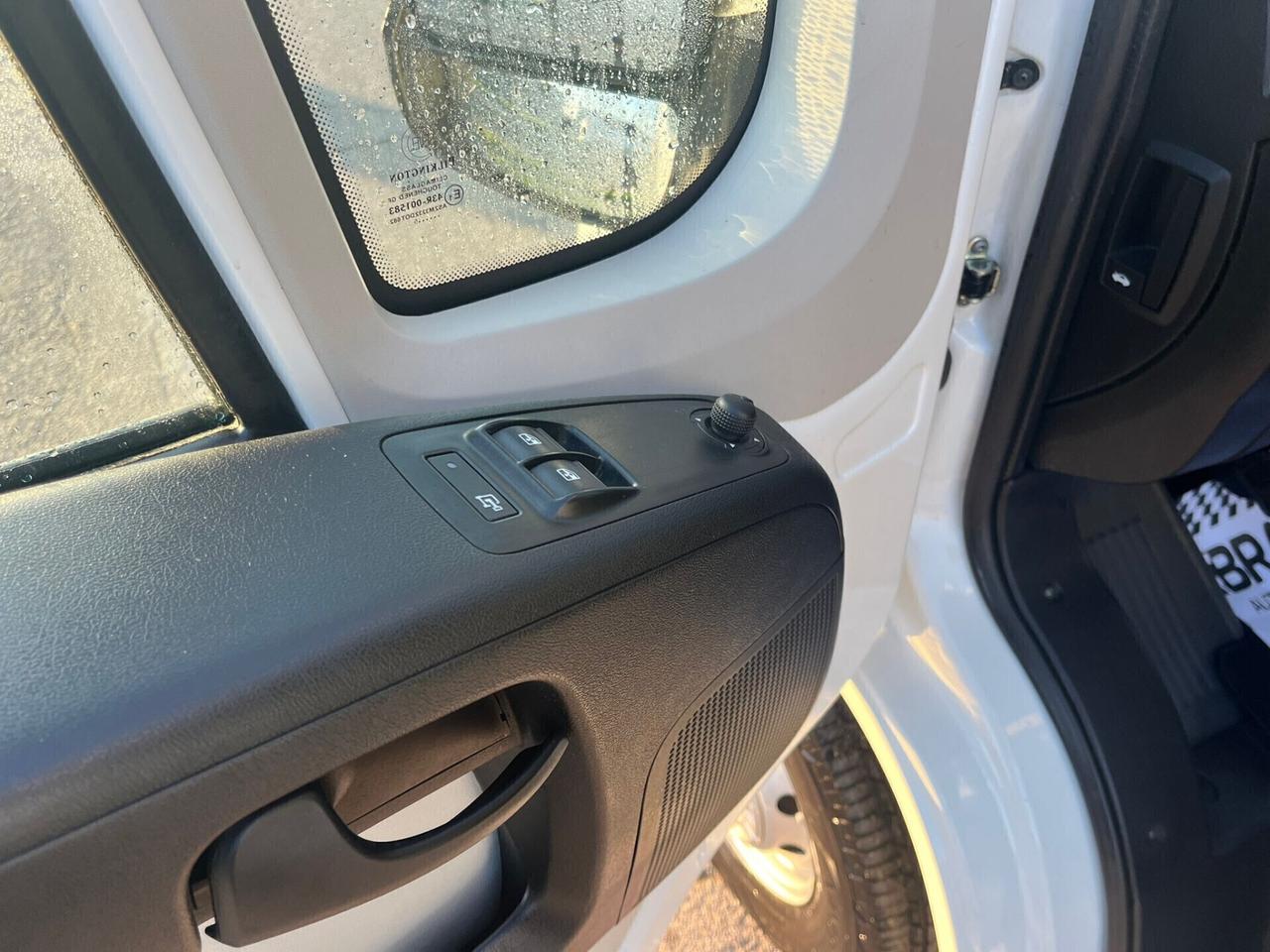 Peugeot Boxer 2.2 HDi Furgone Unirpro 2015