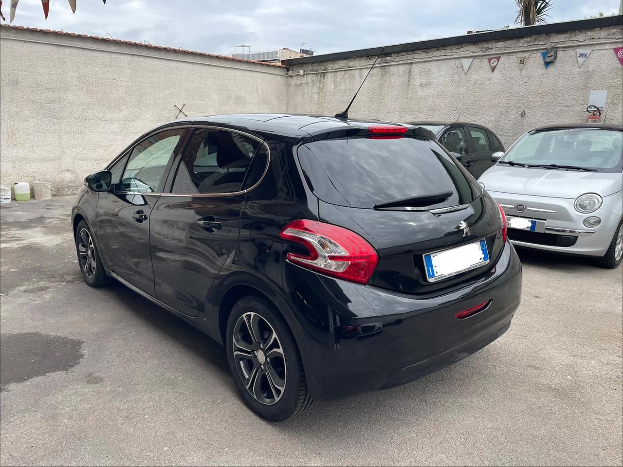 Peugeot 208 1.4 HDi 68 CV 5 porte Allure tetto nav gomme nuove
