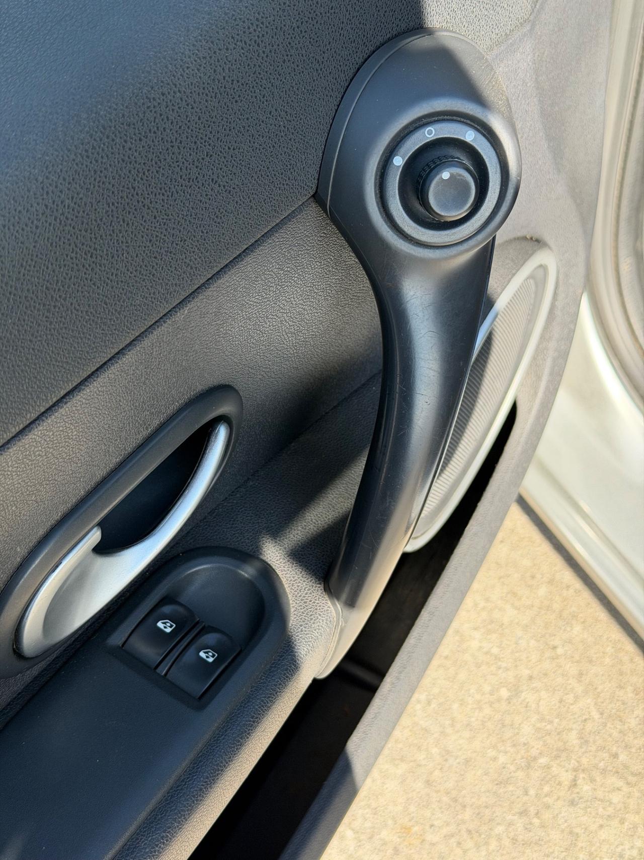 Renault Clio 1.2 16V 5 porte- Neopatentati-Garanzia 12