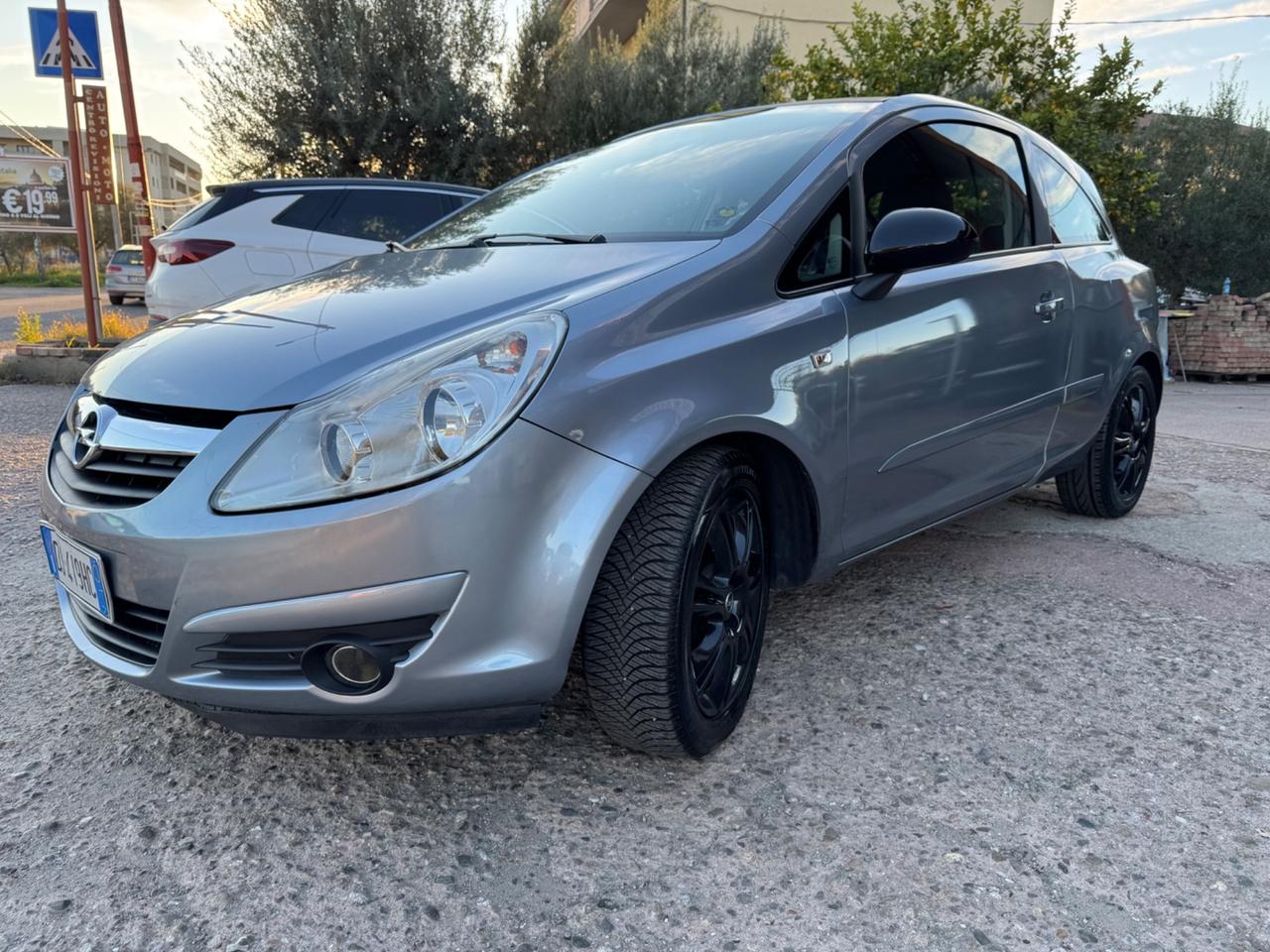 Opel Corsa 1.2 3 porte SPORT NEOPATENTATI