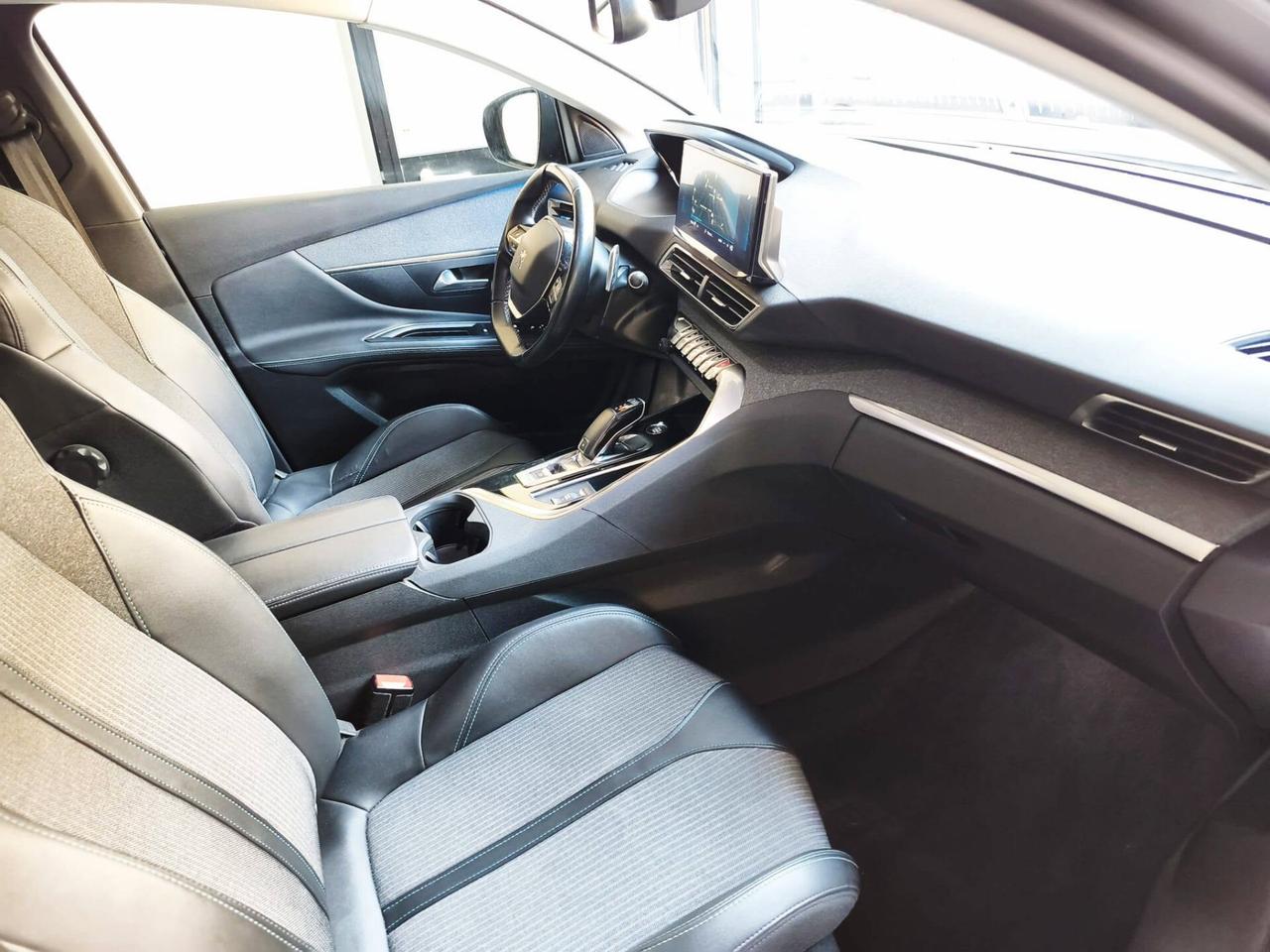 Peugeot 3008 BlueHDi 130 S&S EAT8 Allure