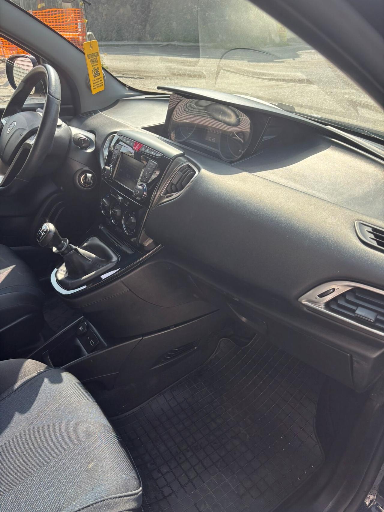 Lancia Ypsilon 1.2 69 CV 5 porte S&S Gold