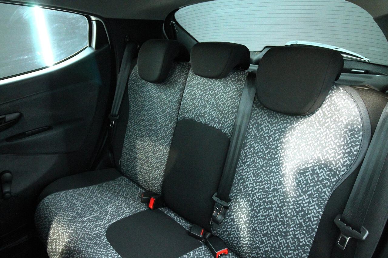 LANCIA YPSILON 1.0 70 CV HYBRID SILVER