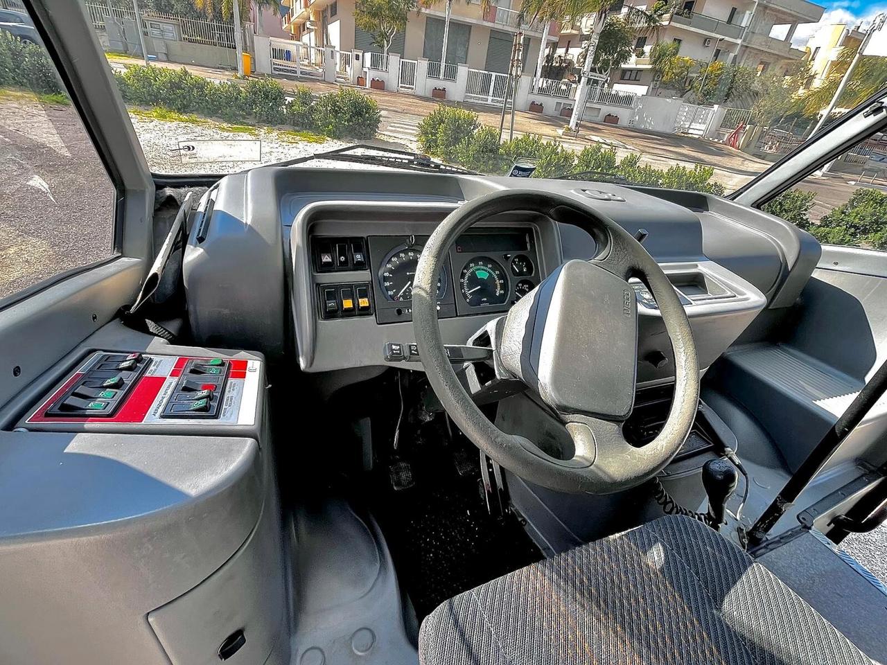 AUTOBUS IVECO DAILY 49E12 UNICO PROPRIETARIO 24 POSTI