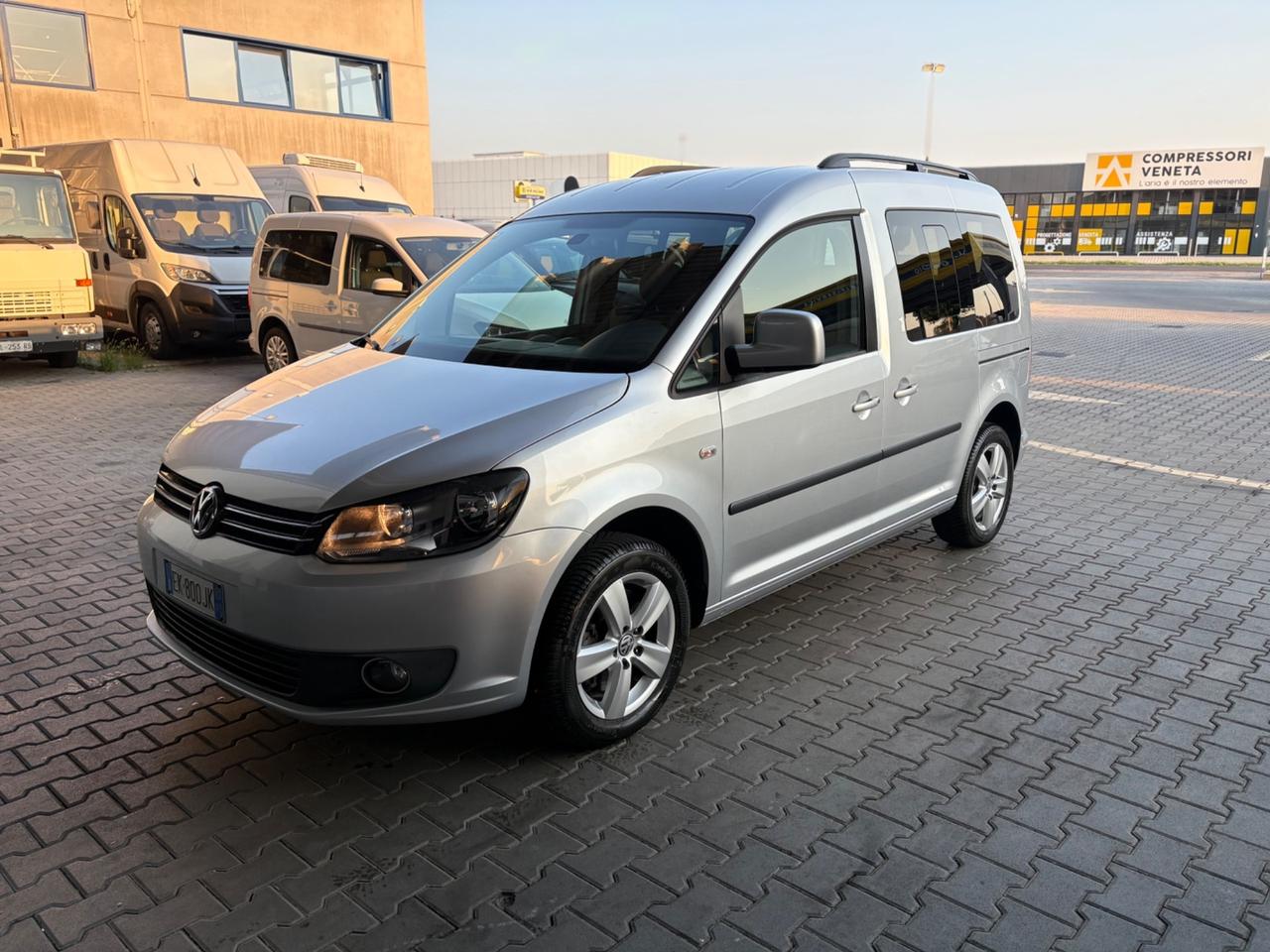 Volkswagen Caddy 2.0 TDI 140 CV 5p. Comfortline DOPPIA PORTA SCORREVOLE