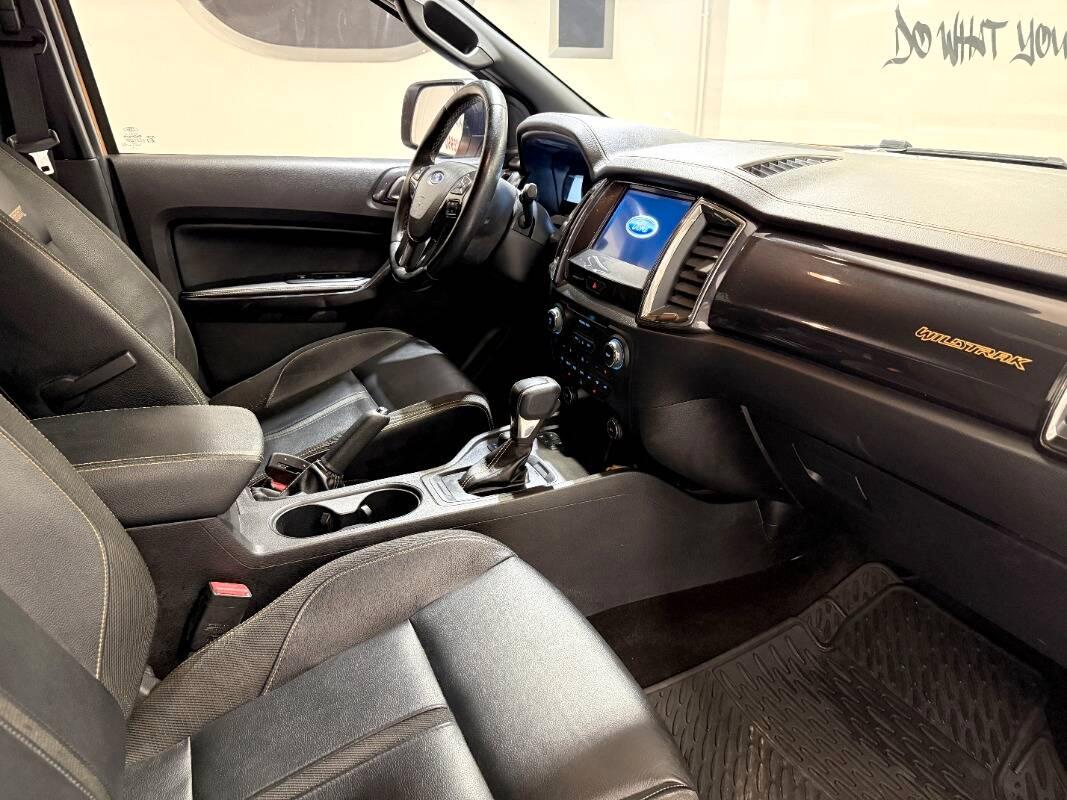 Ford Ranger 3.2 tdci double cab Wildtrak 200cv auto Autocarro 5 posti