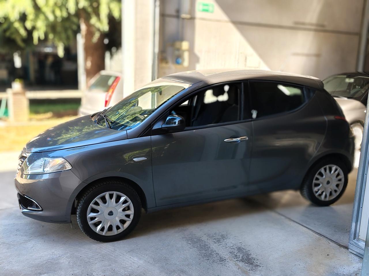 Lancia Ypsilon PLATINUM – Condizioni Eccellenti