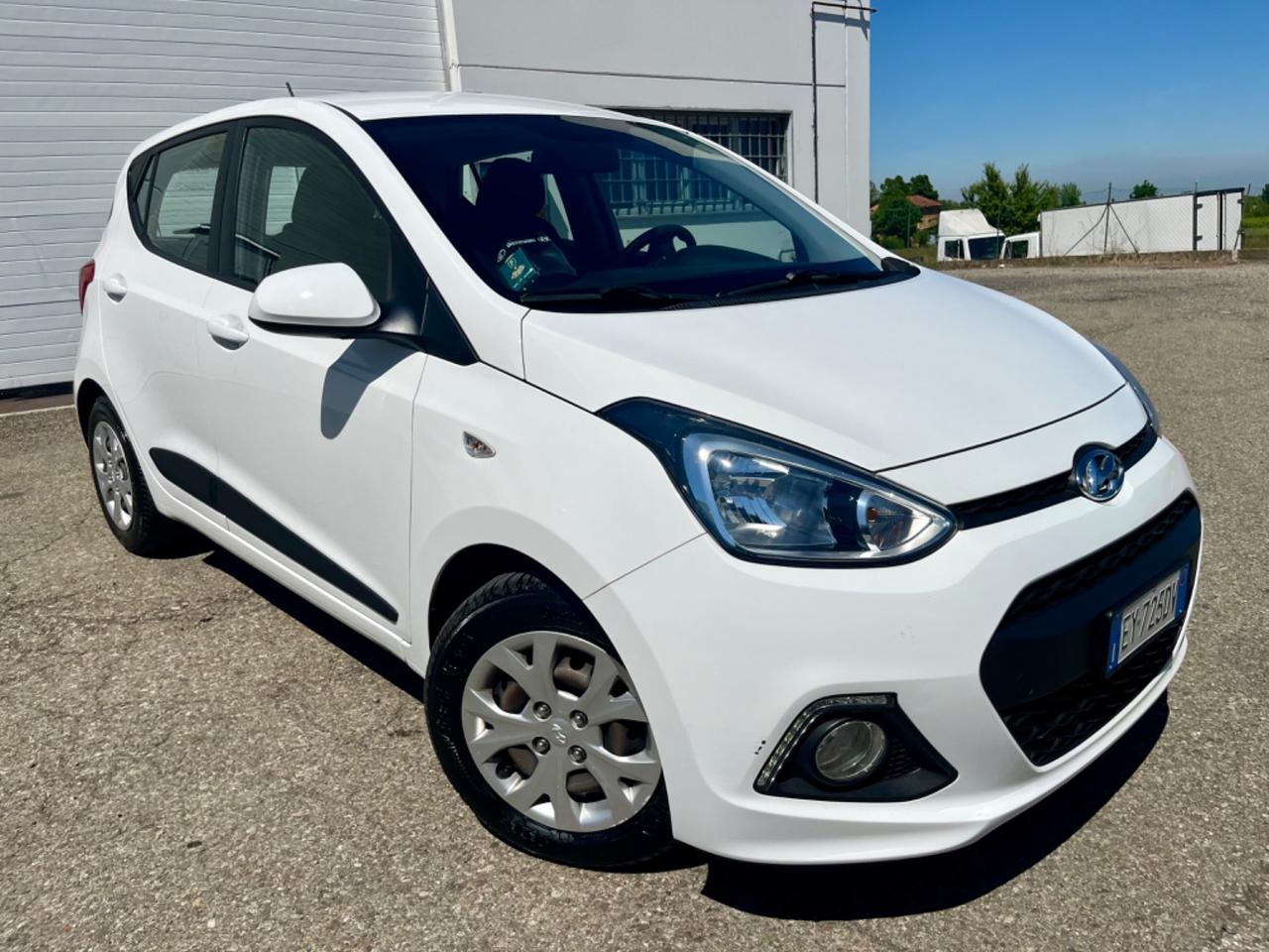Hyundai i10 1.0benz 2015 64.000km cambio automatico perfetta