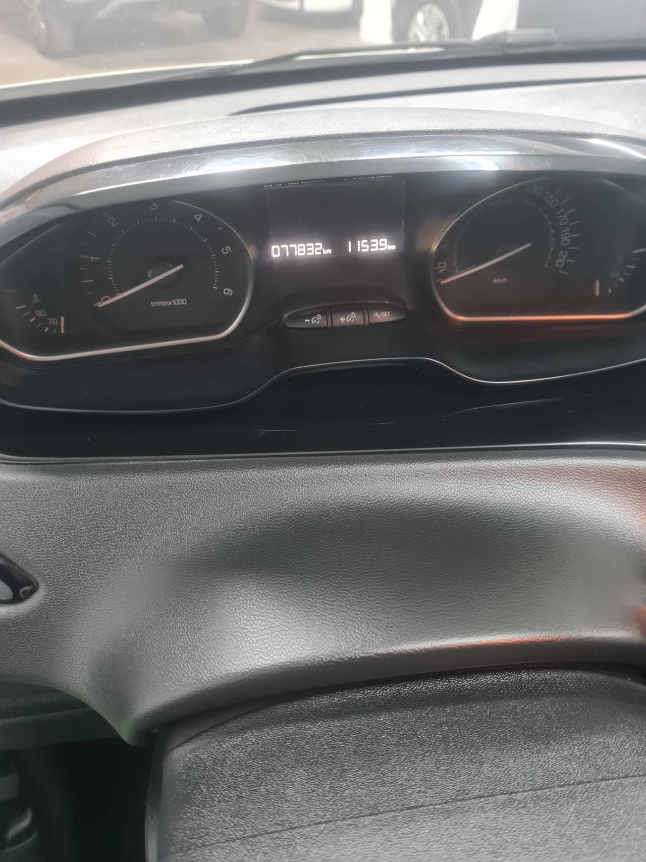Peugeot 208 BlueHDi 100 S&S 5 porte Allure