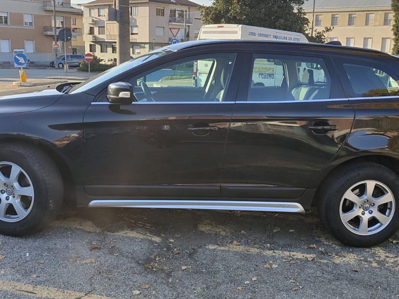 Volvo XC 60 2.4 D3 Kinetic #7699