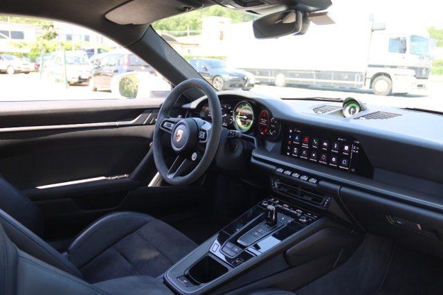 PORSCHE 911 992 Carrera 4 GTS