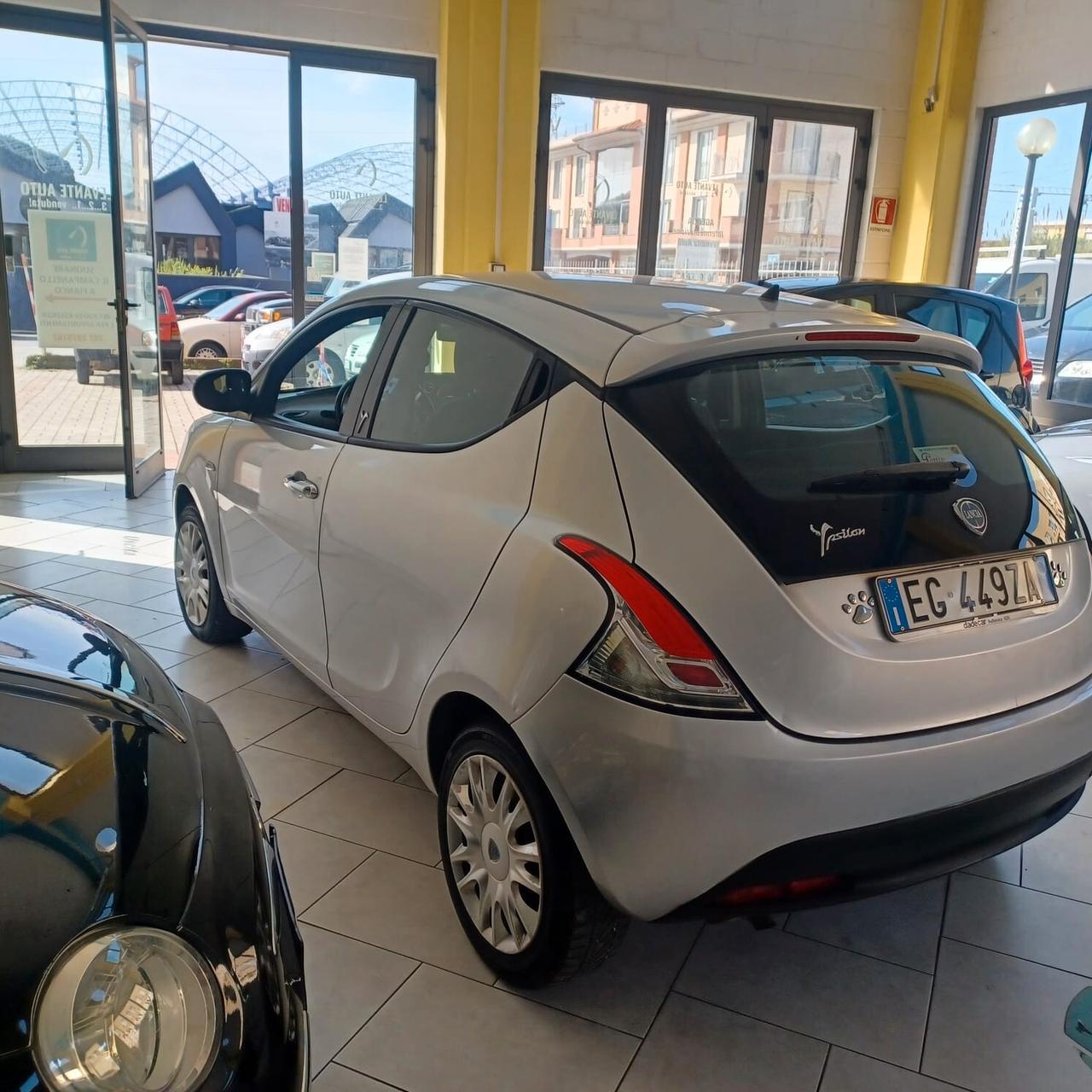 DISTRIBUZIONE FATTA NEOPATENTATI YPSILON 1.2
