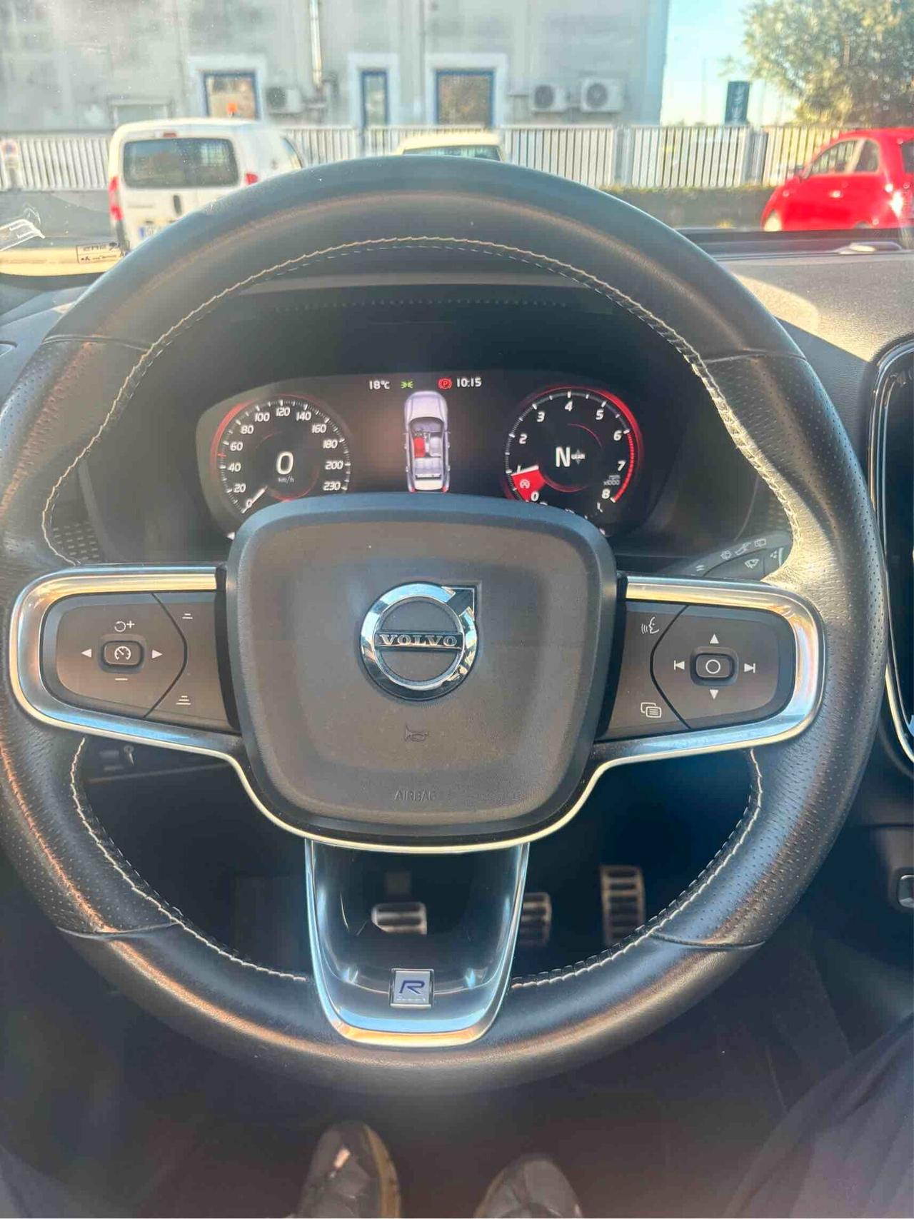 Volvo XC40 T3 R-design