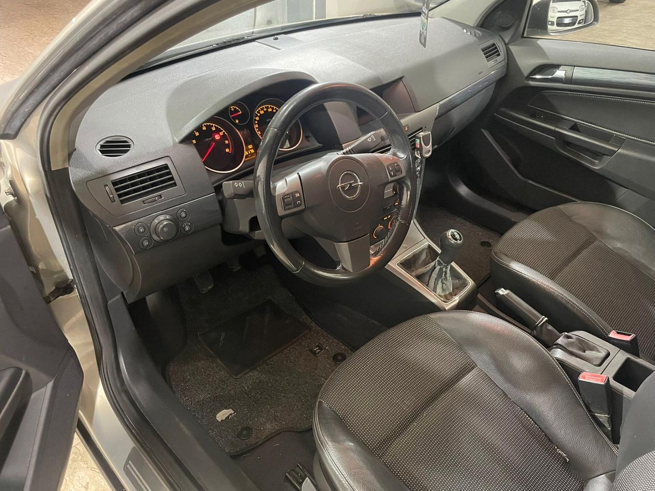 Opel Astra 1.4 16V Twinport 5 porte Enjoy