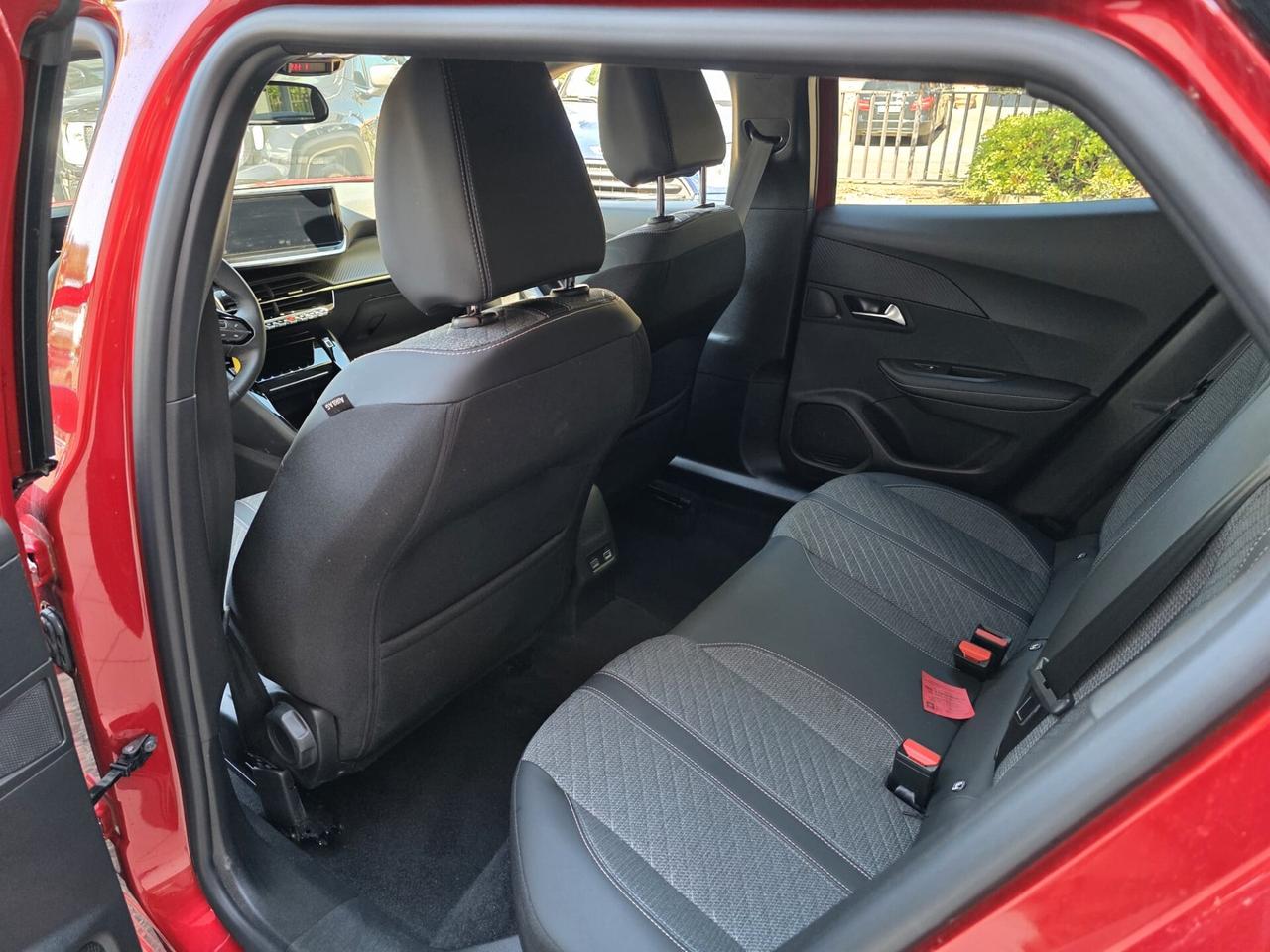 Peugeot 2008 PureTech 130 S&S EAT8 Allure