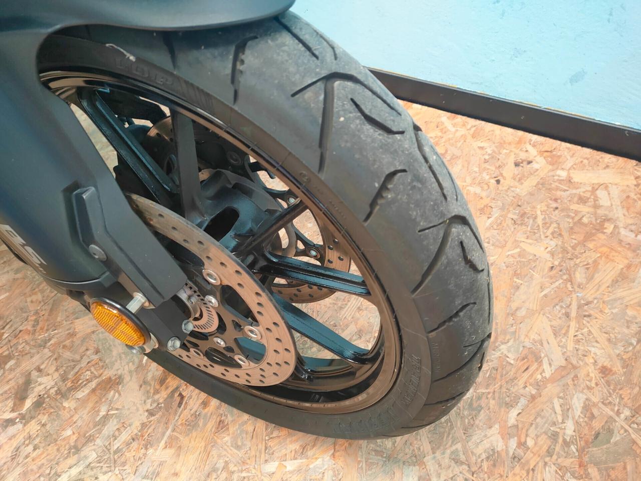 Suzuki V Strom DL 1000 soli 14.318 km.