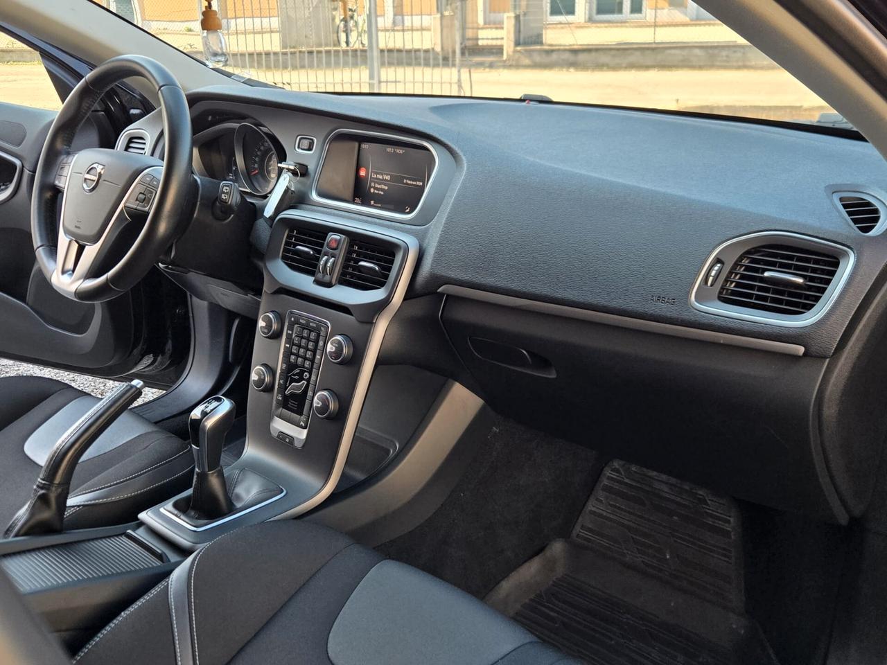 VOLVO V40 D2 MOMENTUM 2.0 DIESEL