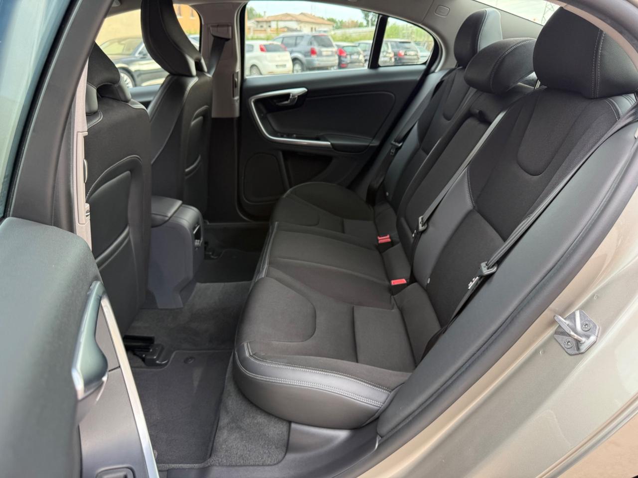Volvo S60 D4 R-design UNICO TOP