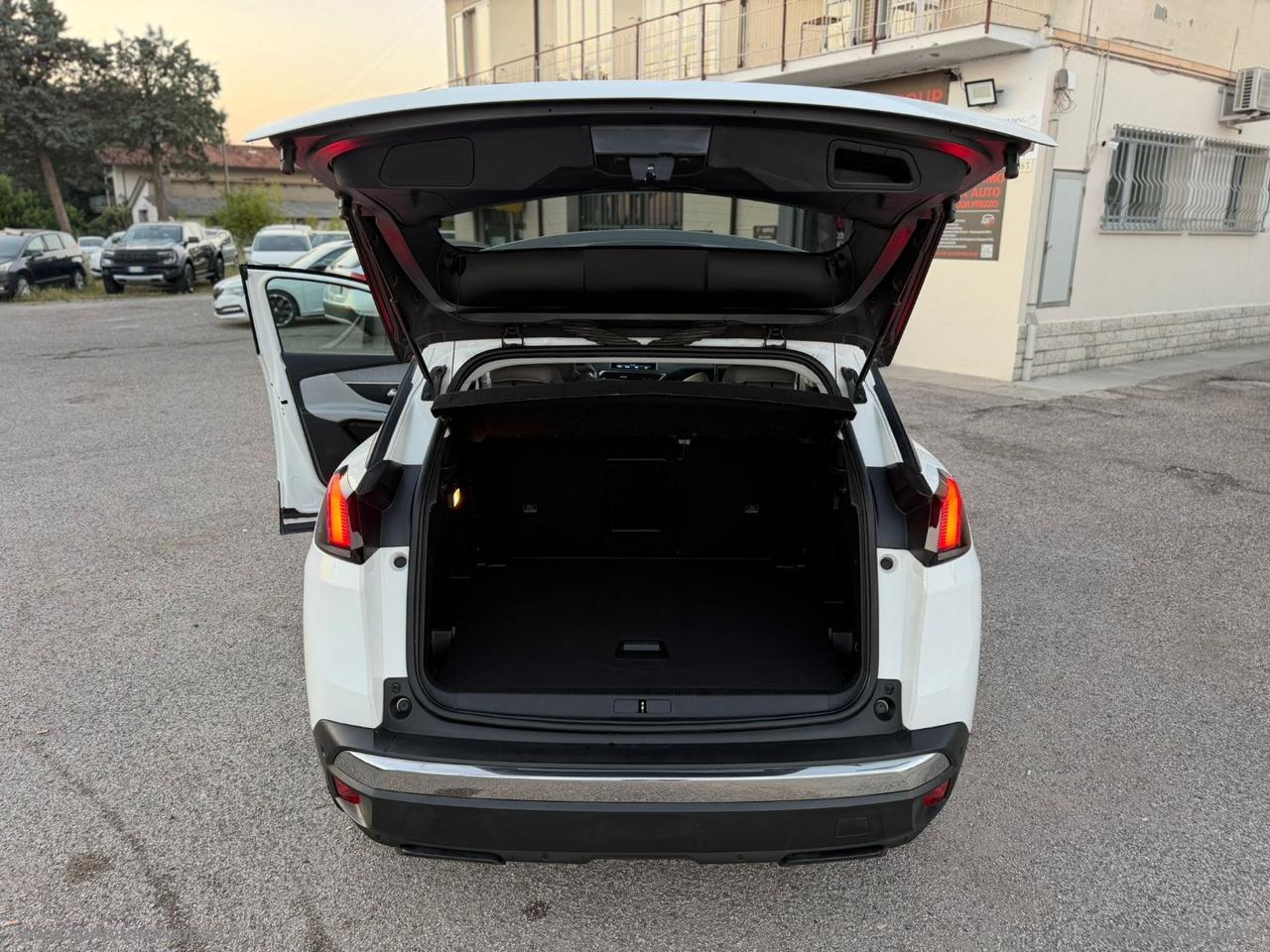 PEUGEOT 3008 BlueHDi 130 S&S EAT8 Allure