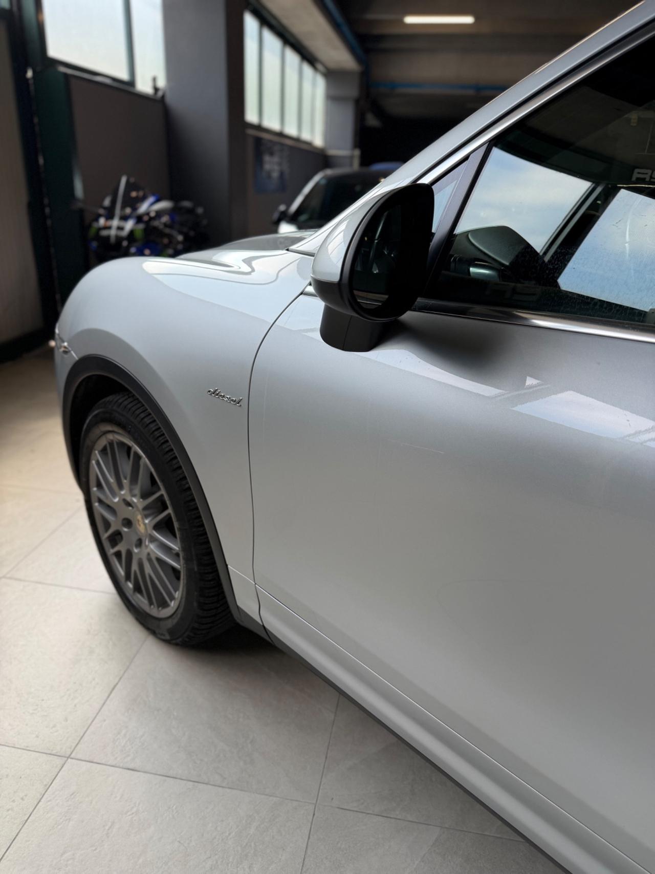 Porsche CAYENNE 3.0 V6 BOSE KMCERT UNICOPR