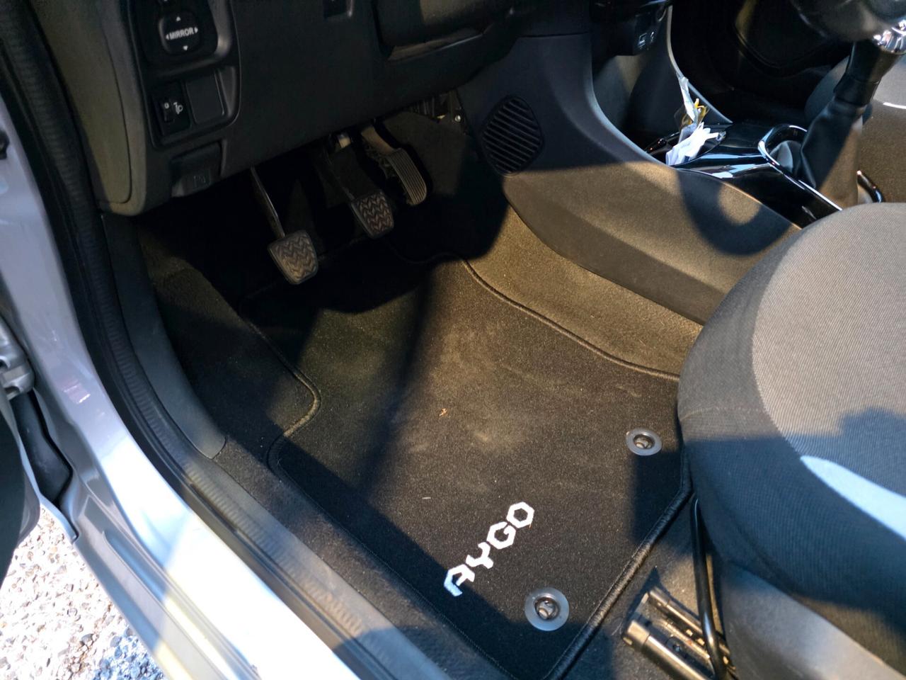 Toyota Aygo 1.0 VVT-i 69 CV 5 porte x-play