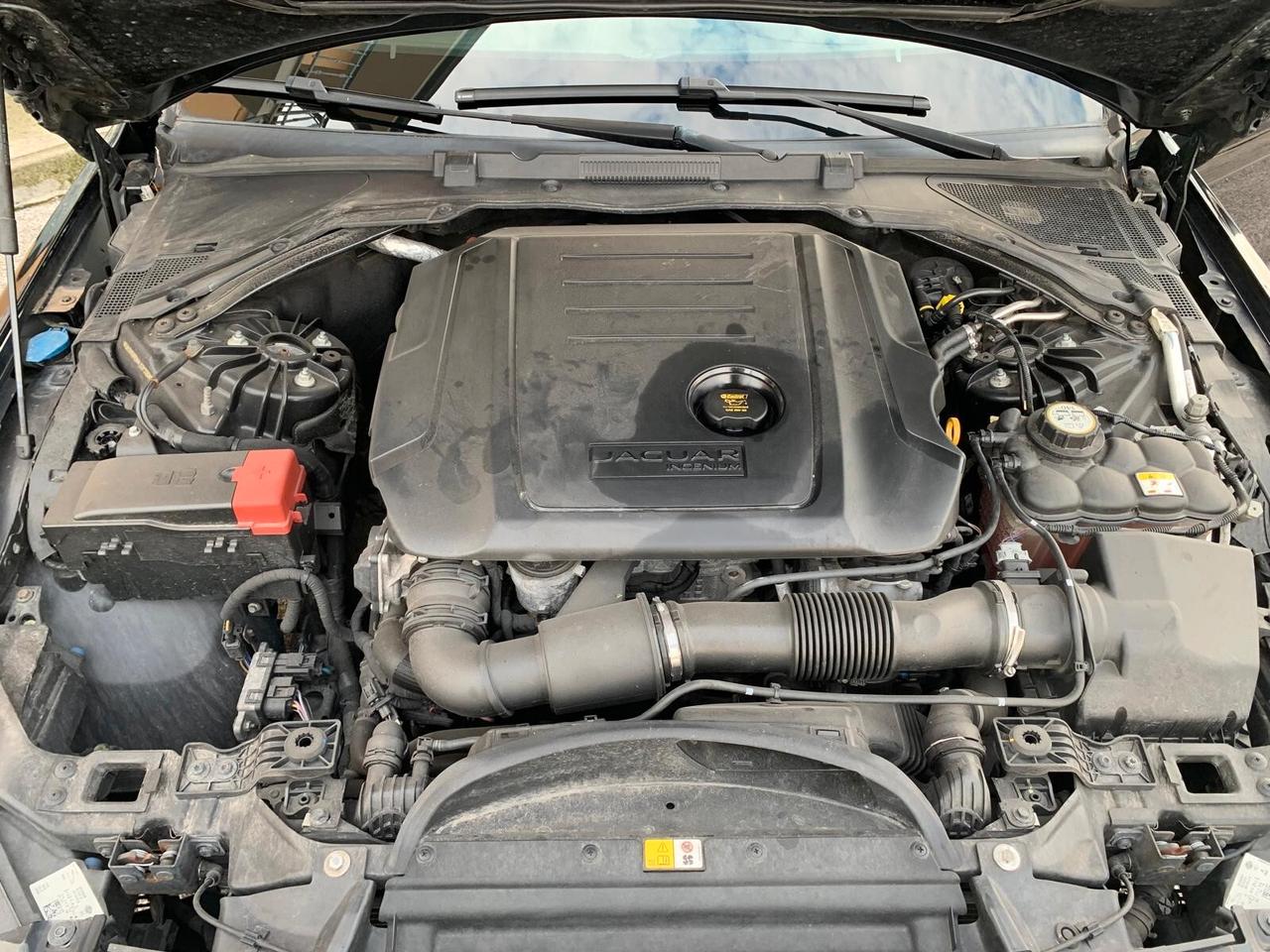 Jaguar XE 2.0 D 180 CV autom. Ok catena