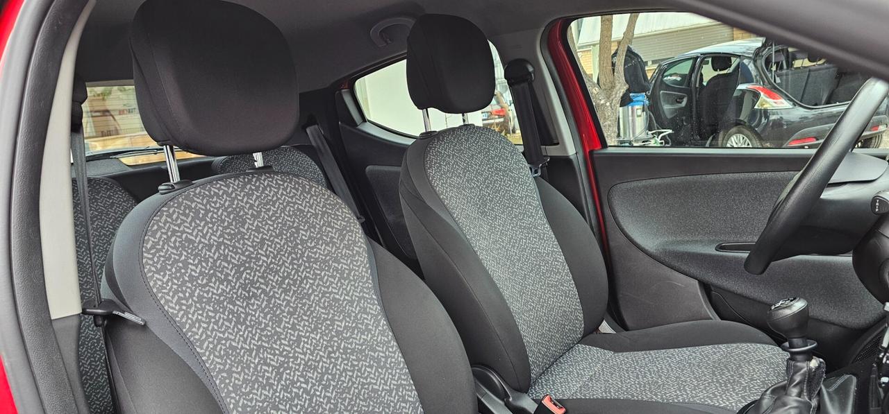 Lancia Ypsilon 1.0 benzina Hybrid