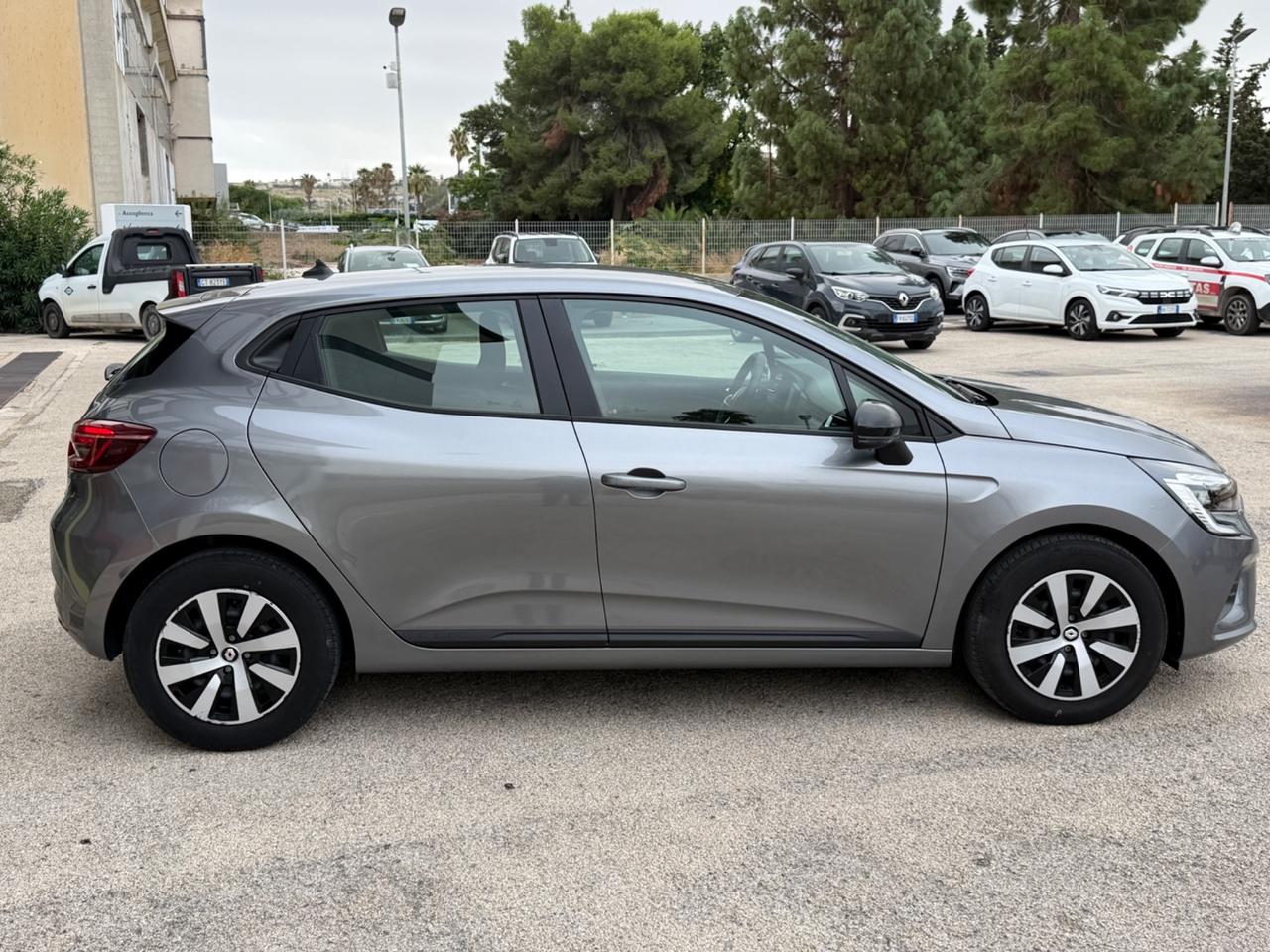 Renault Clio TCe 90 CV Equilibre solo 9000 km