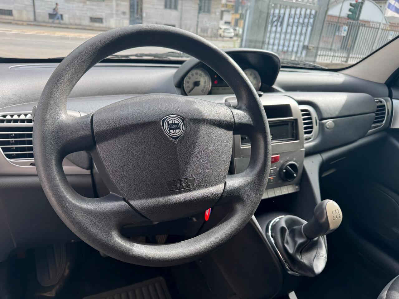 Lancia Ypsilon 1.3 MJT 75 CV Argento NEOPATENTATI
