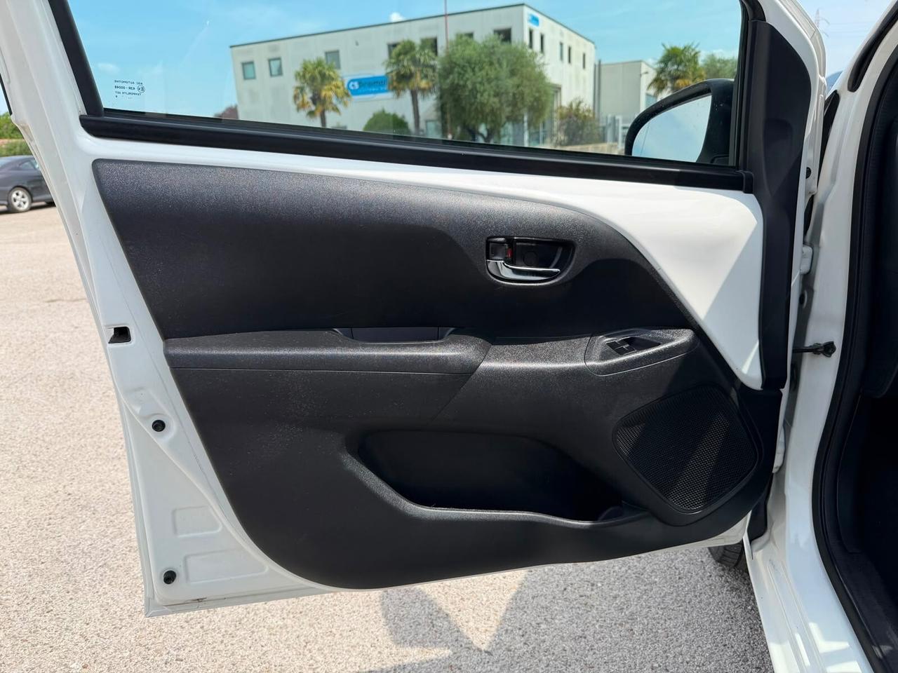 Toyota Aygo 1.0 VVT-i X-BLACK 140000 KM