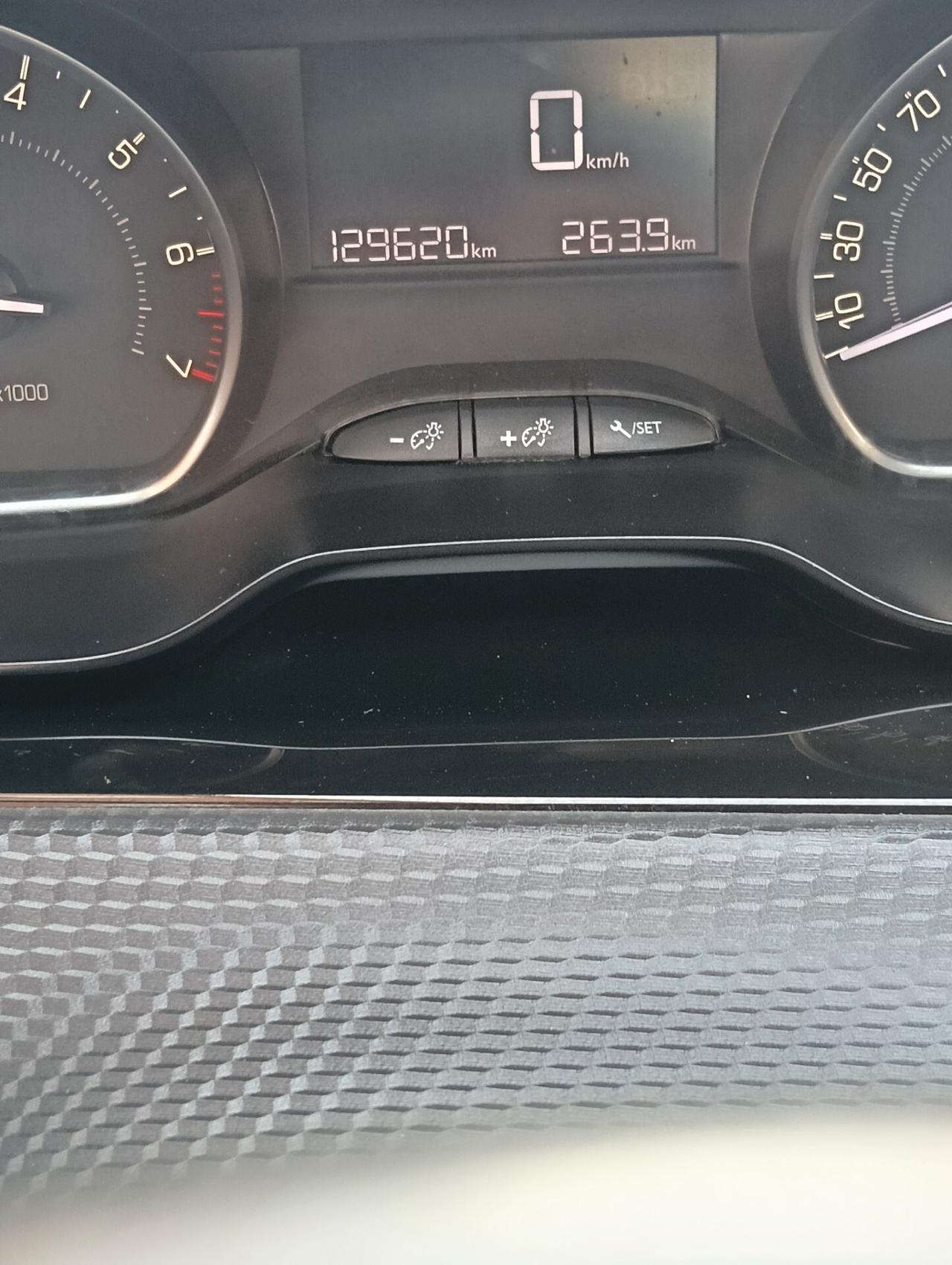 Peugeot 208 PureTech 82 5 porte Allure
