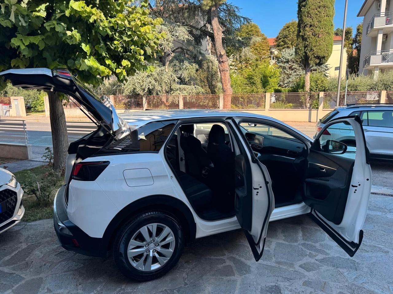 PEUGEOT 3008 BlueHDi 120cv S&S ALLURE