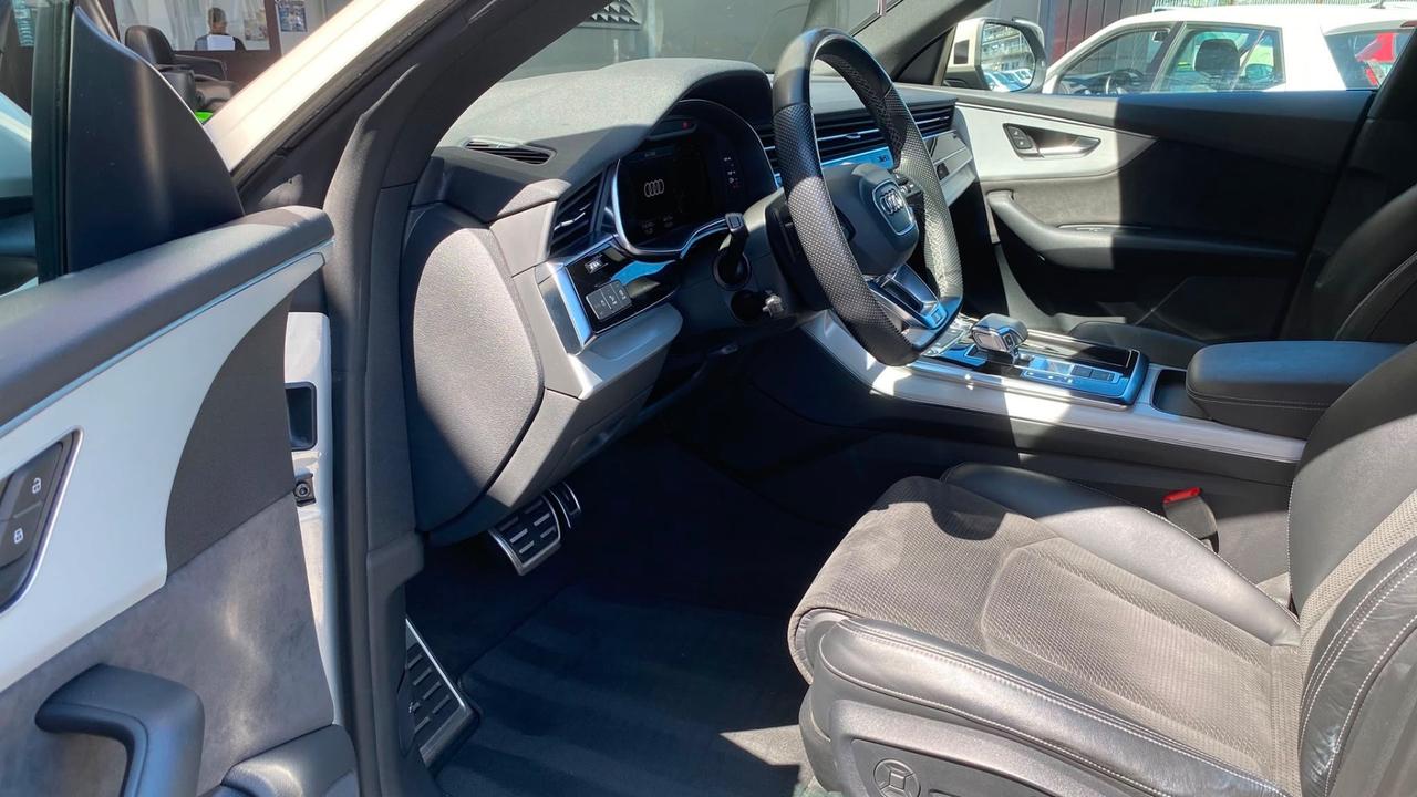 Audi Q8 55 TFSI e quattro tiptronic Sport S-Line