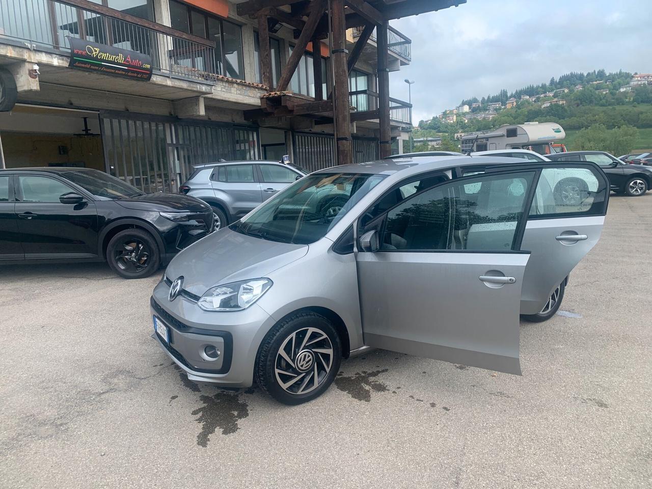 Volkswagen up! benzina-neo patentati-anno 2019-38000 km-unico propr-full optional- perfetta- sempre tagliandata