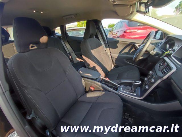 VOLVO V40 D3 Geartronic Momentum