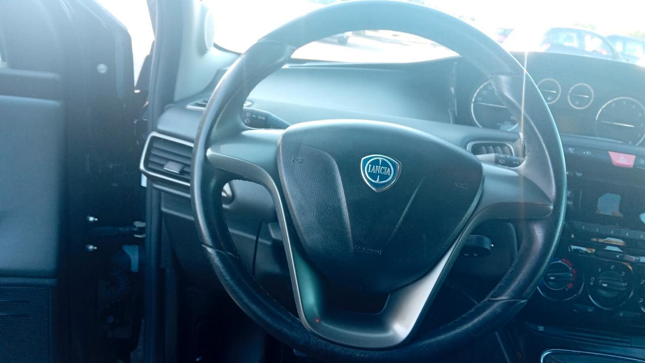 Lancia Ypsilon 1.2 69 CV 5 porte S&S Silver