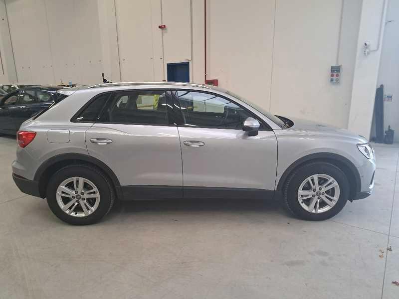 AUDI Q3 35 TDI quattro Business