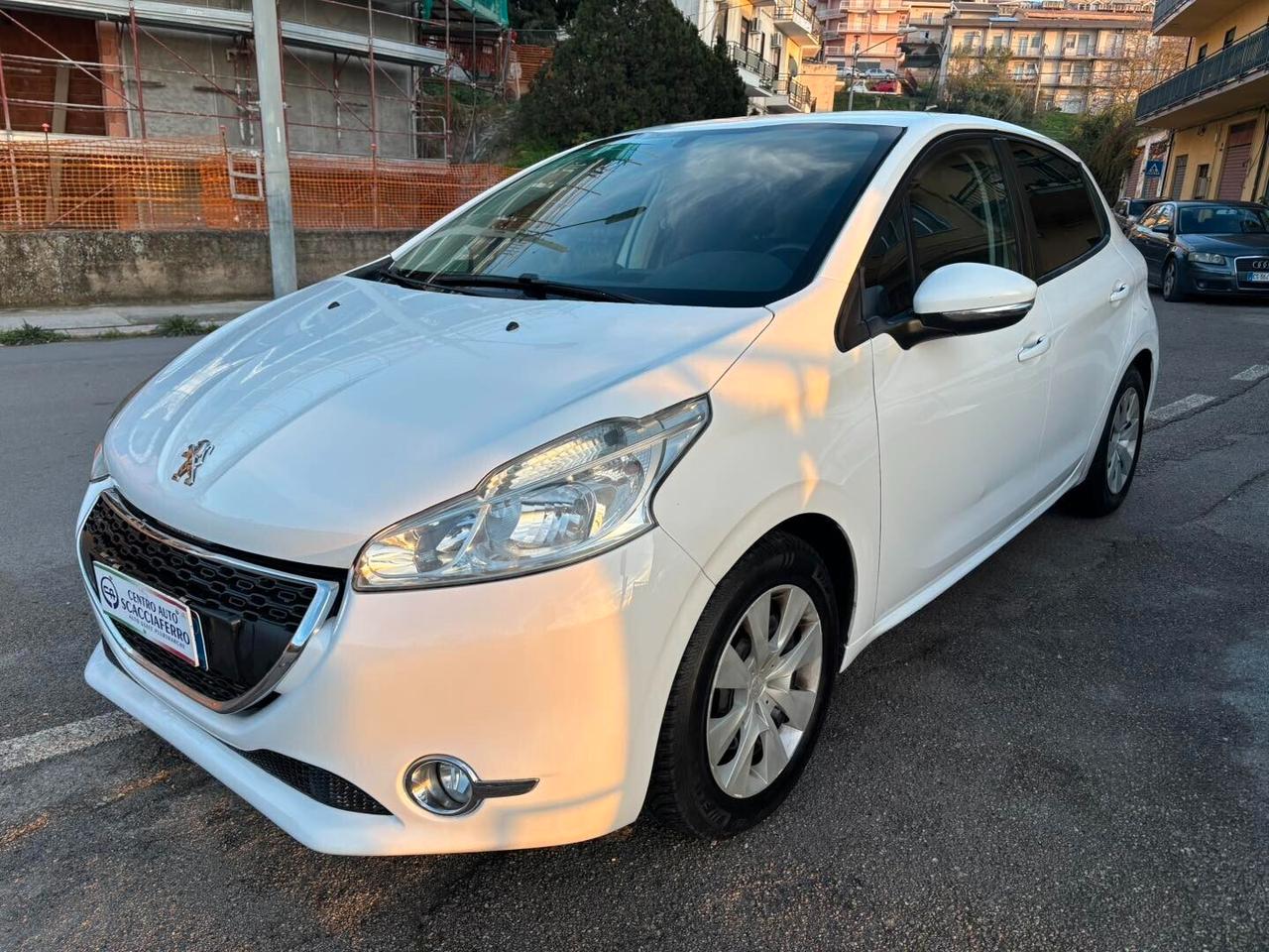 Peugeot 208 1.4 HDi 68 CV 5 porte Business