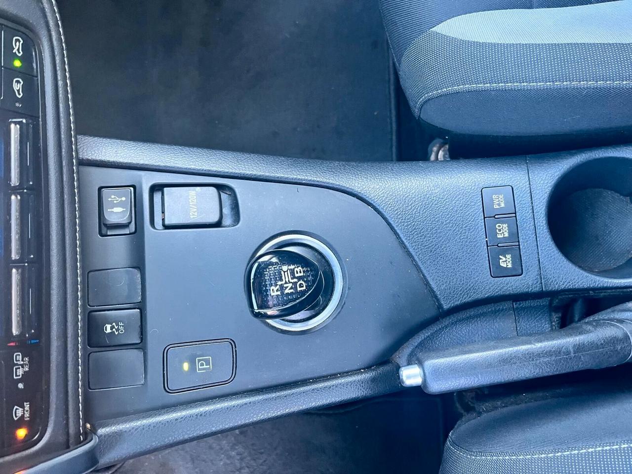 Toyota Prius 1.8 Lounge - 2016