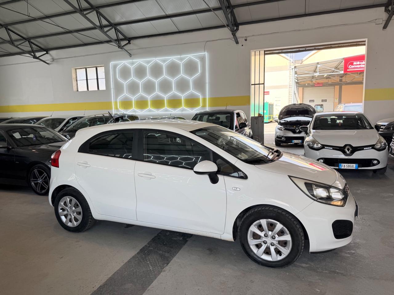 Kia Rio 1.1 CRDi WGT 5p. Neopatentati