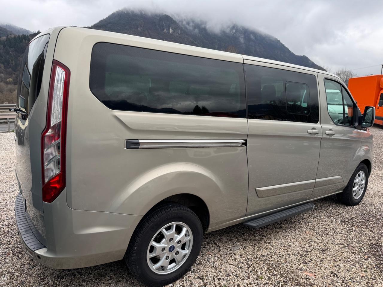Ford Tourneo Custom Tourneo Custom 300 2.2 TDCi 155CV PL Titanium
