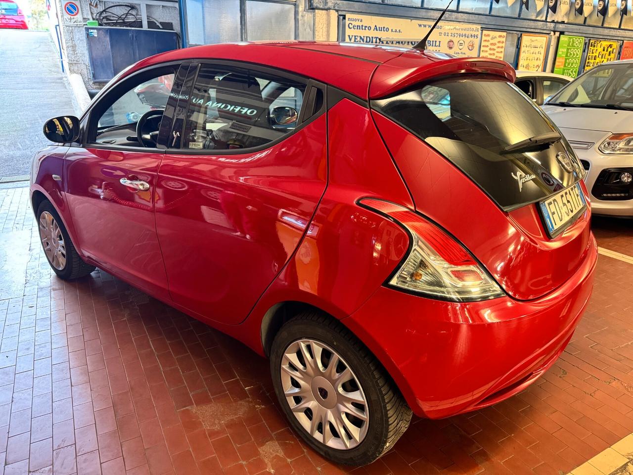 Lancia Ypsilon 1.2 69 CV 5 porte Silver