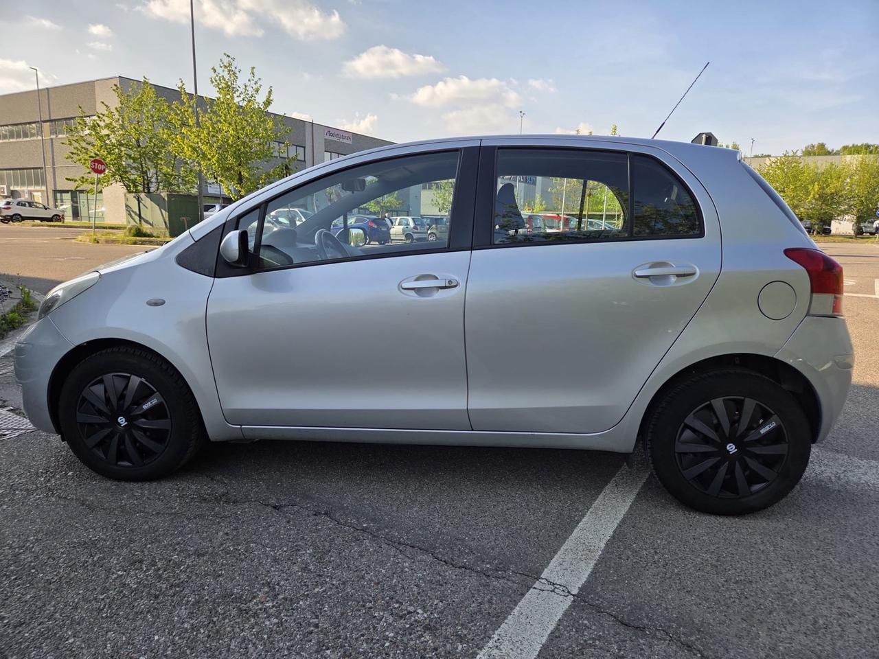 Toyota Yaris 1.3 5 porte Sol*Neo patentati *