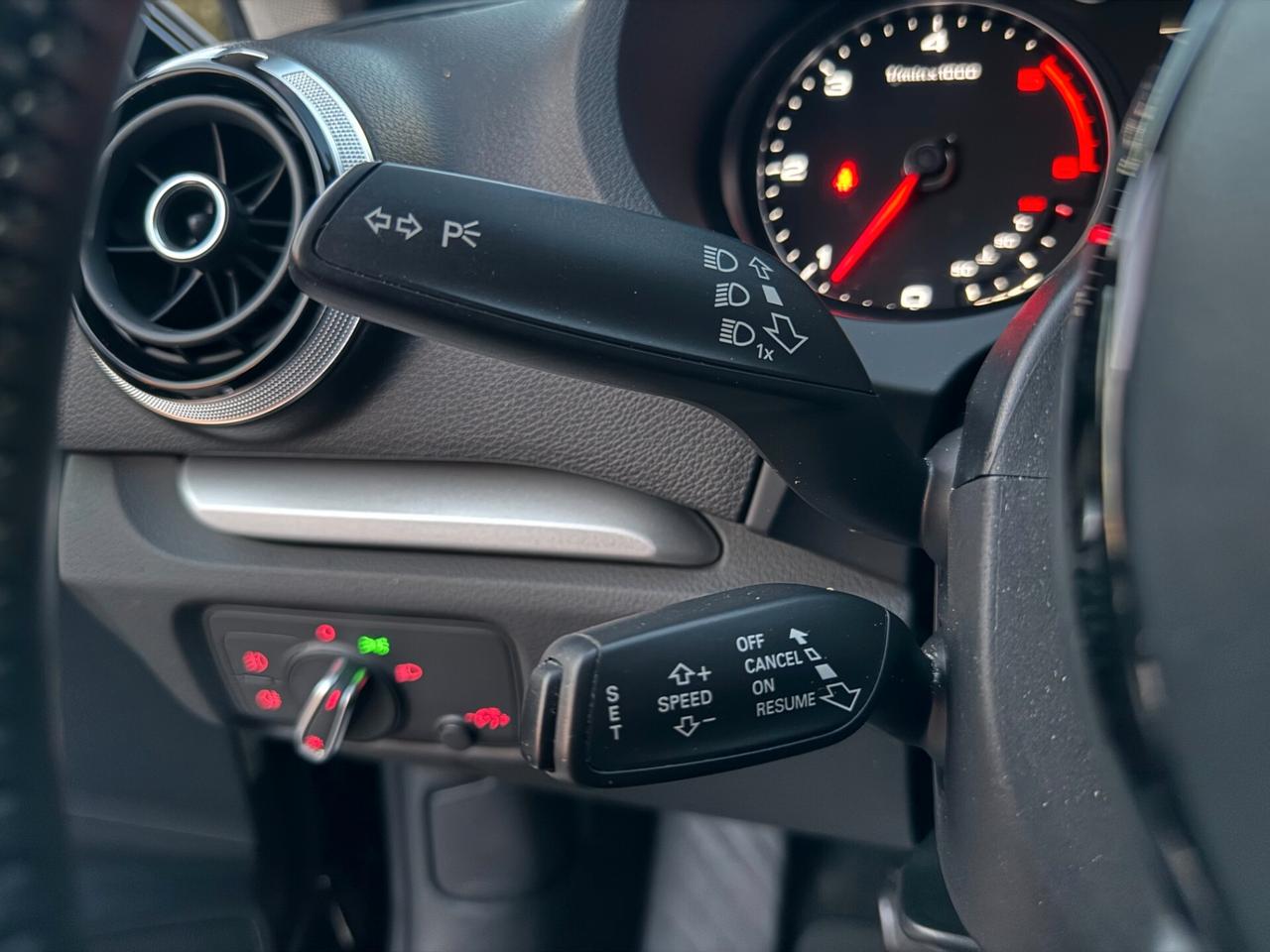 Audi A3 SEDAN/2.0 TDI 150CV/CERCHI 18"/LED/NAVI