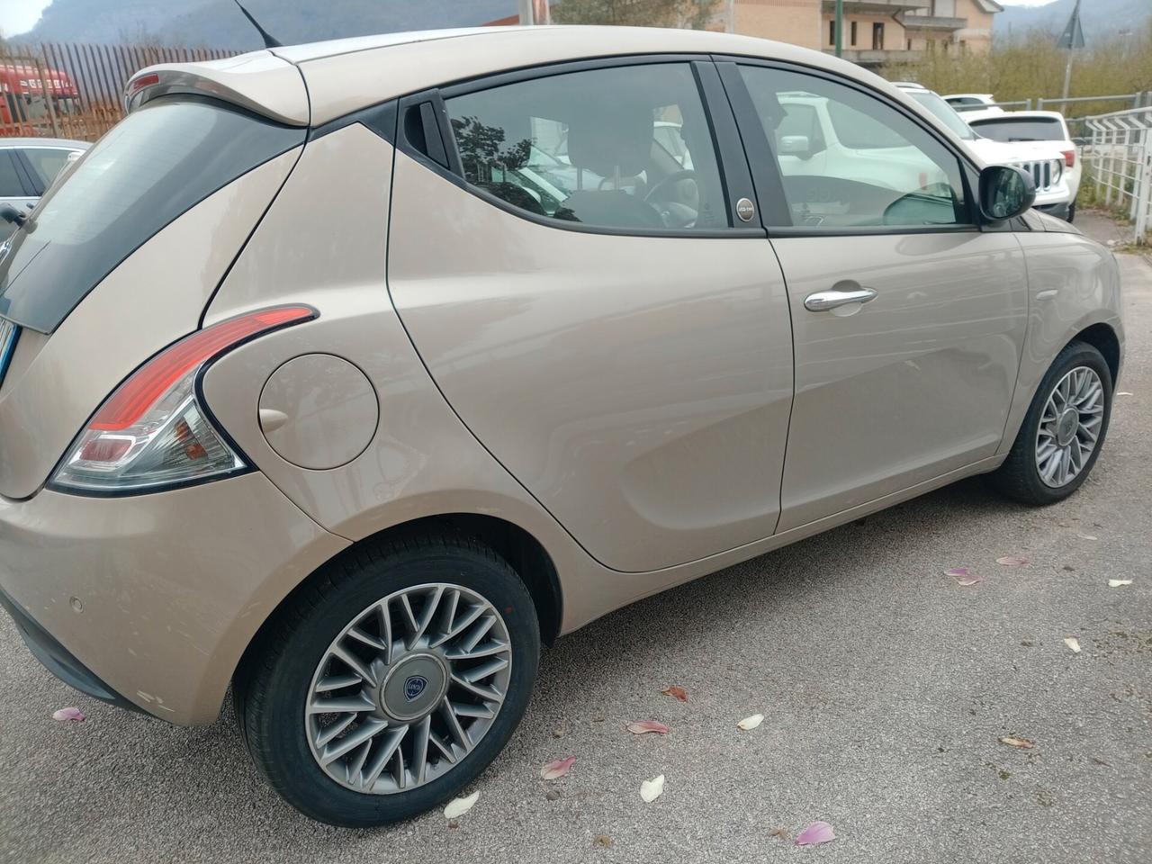 Lancia Ypsilon 1.2 Ecochic GPL( per neopatentati