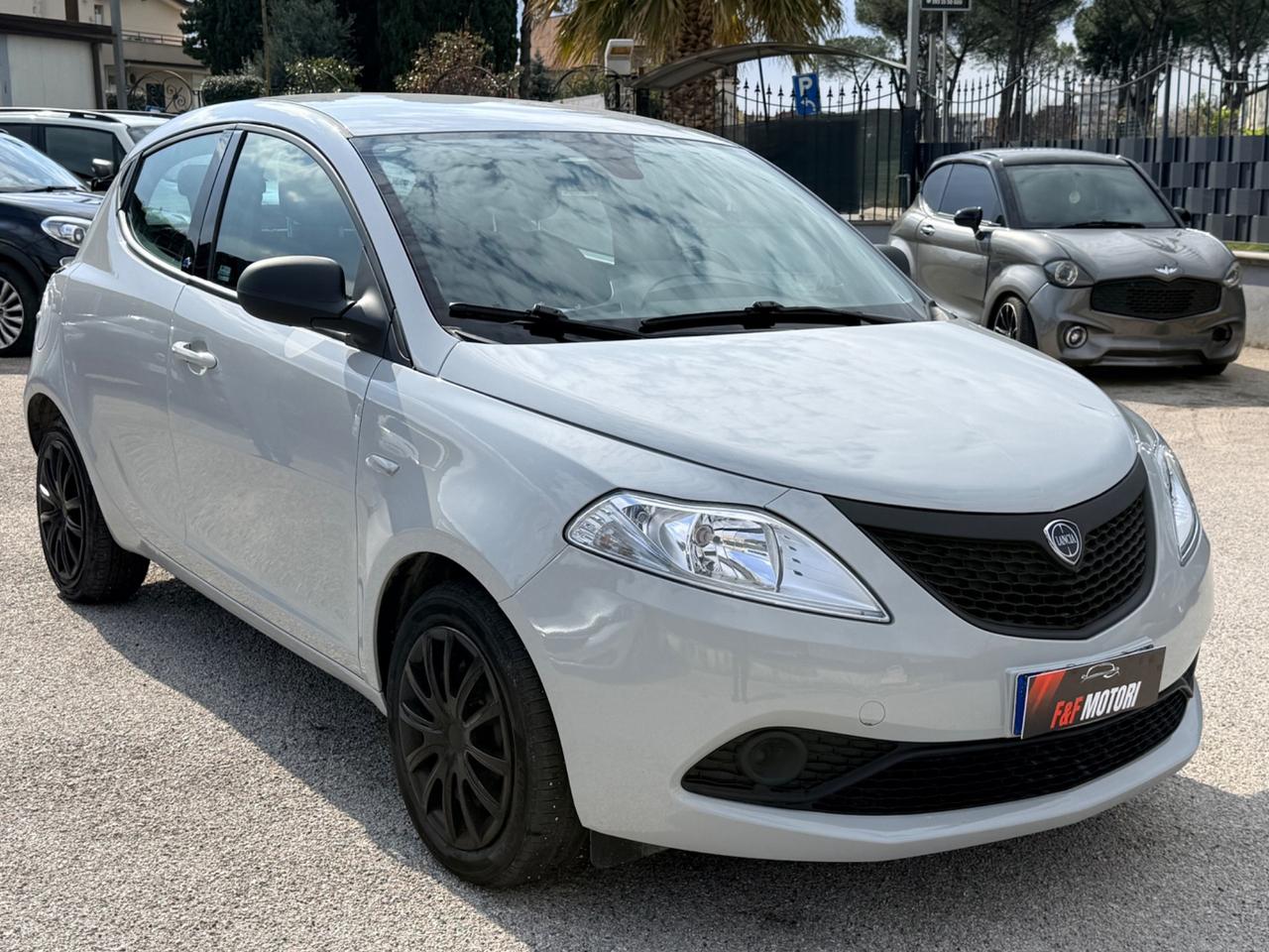 Lancia Ypsilon 1.2 69 CV 5 porte GPL Ecochic Elefantino Blu
