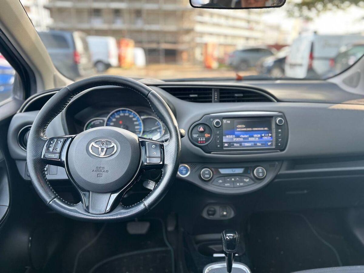 Toyota Yaris 1.5h Trend Red Edition 5p